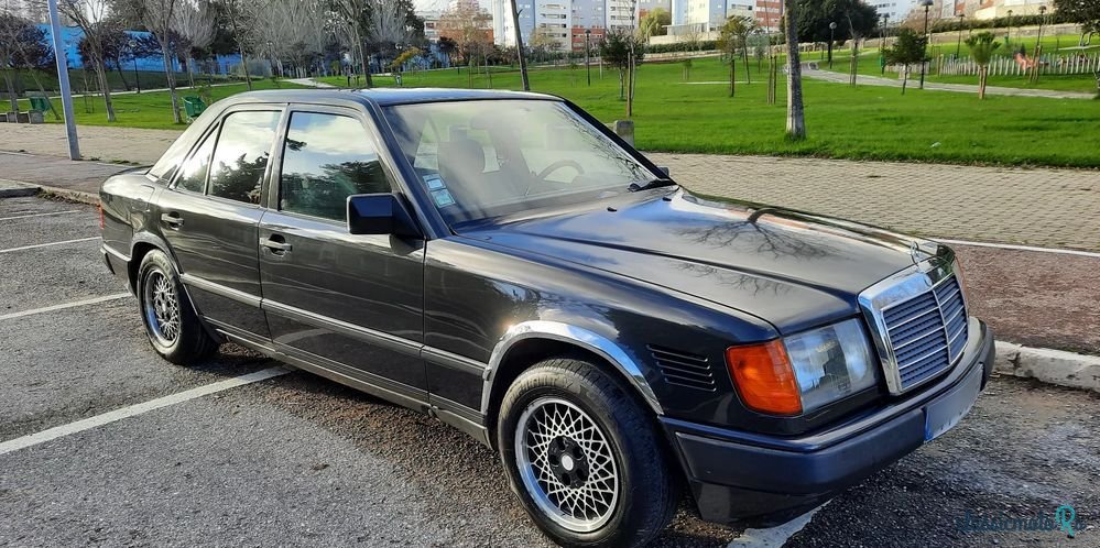 1989' Mercedes-Benz 300 D Turbo photo #1
