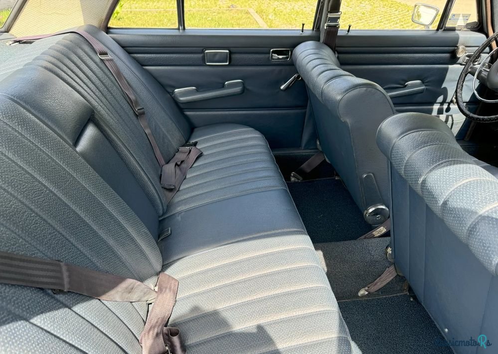 1969' Mercedes-Benz 220D photo #6