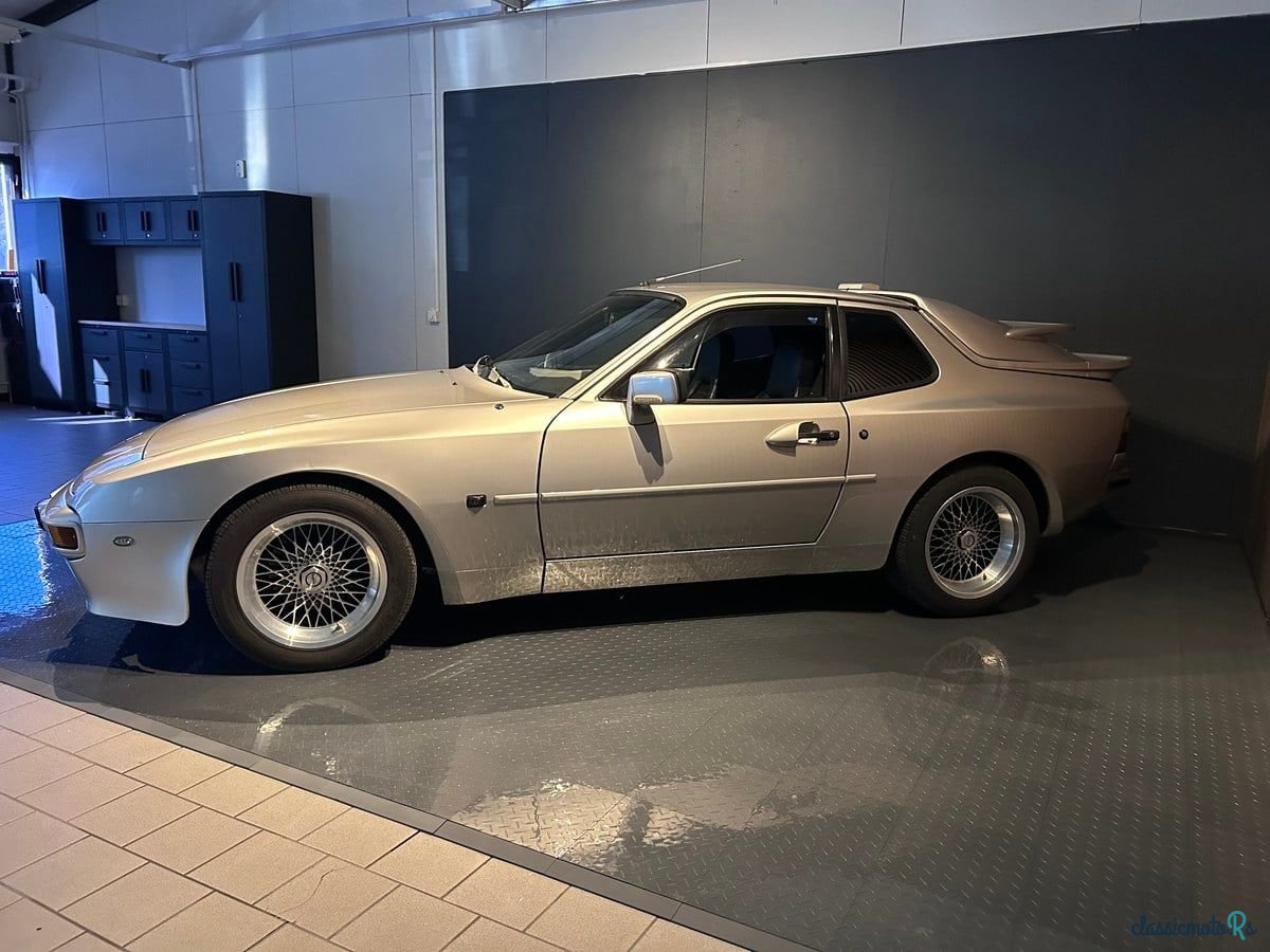 1984' Porsche 944 photo #1
