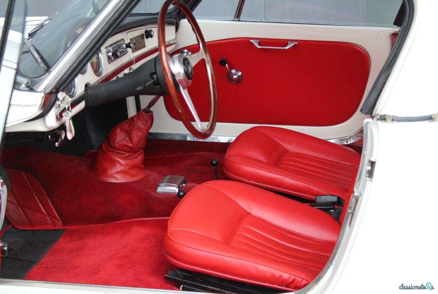 1963' Alfa Romeo Giulia Spider photo #1