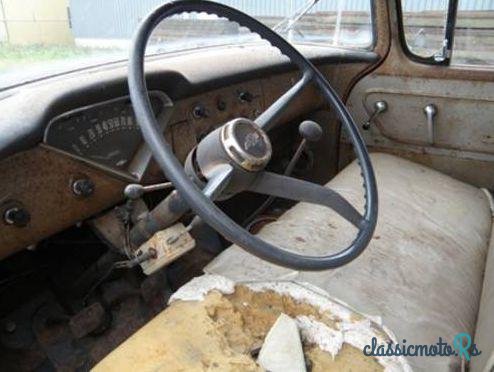 1958' Chevrolet Apache photo #1