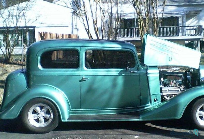 1934' Chevrolet Sedan photo #4
