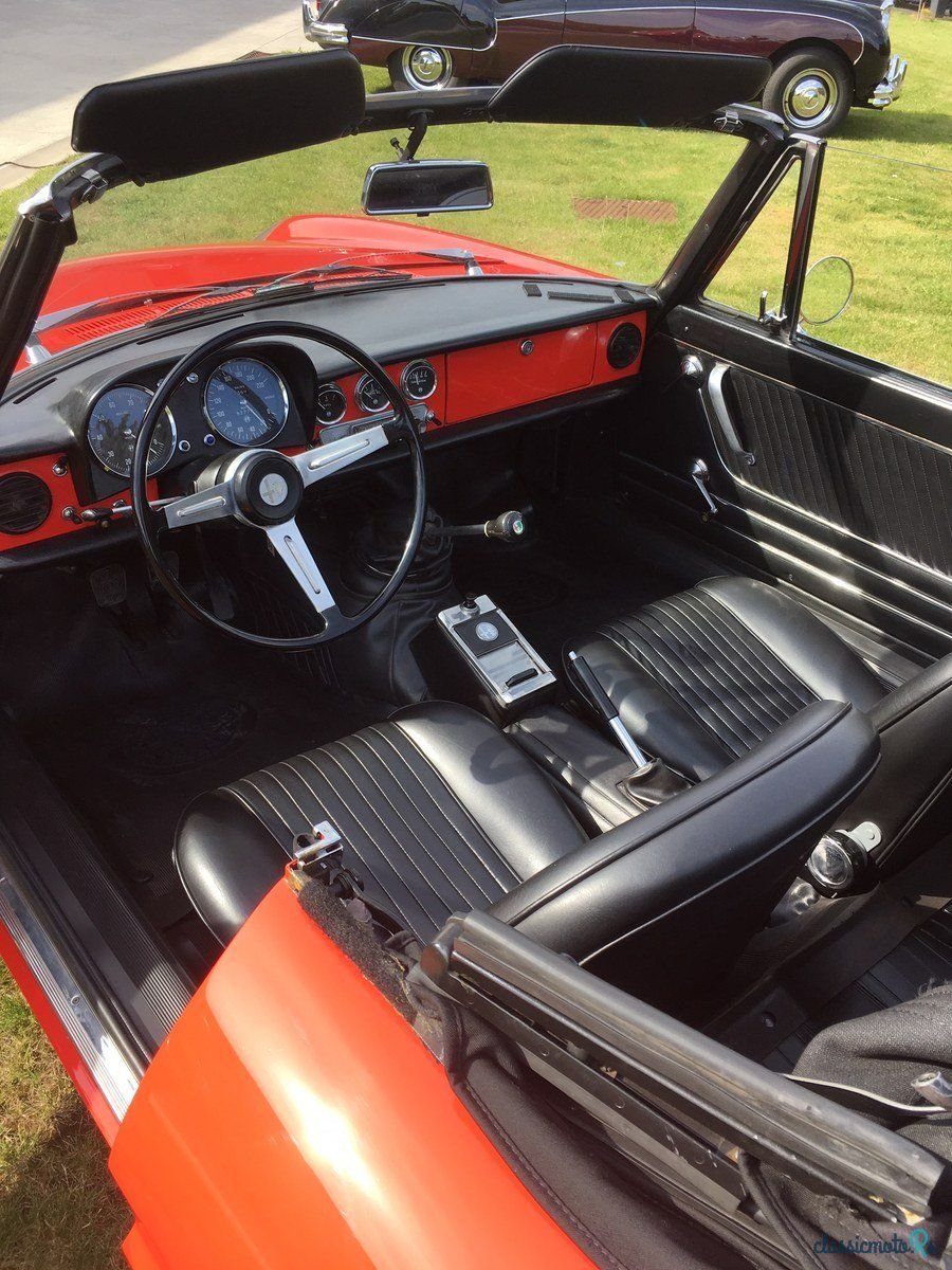 1968' Alfa Romeo Spider Duetto photo #5