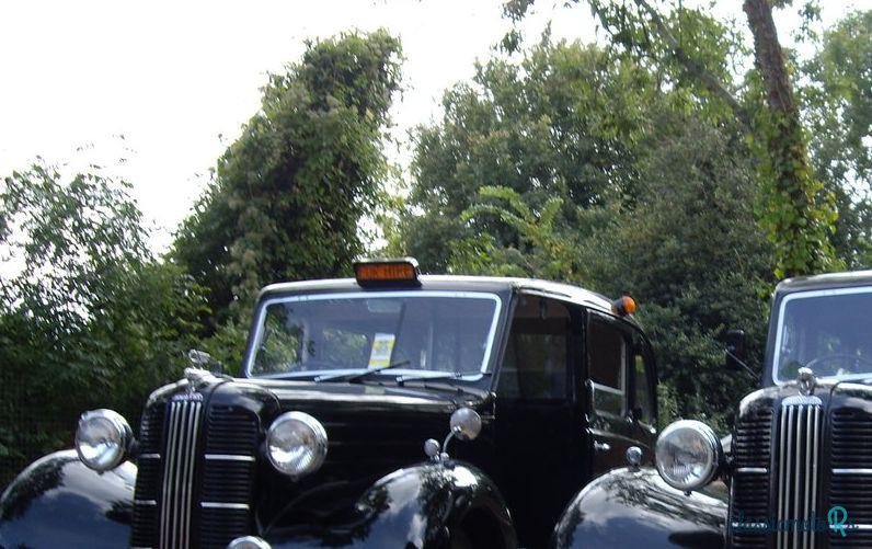 1957' Austin Fx3 London Taxi photo #2