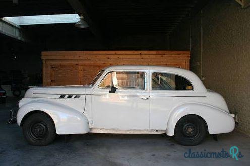 1940' Pontiac Deluxe Six photo #2