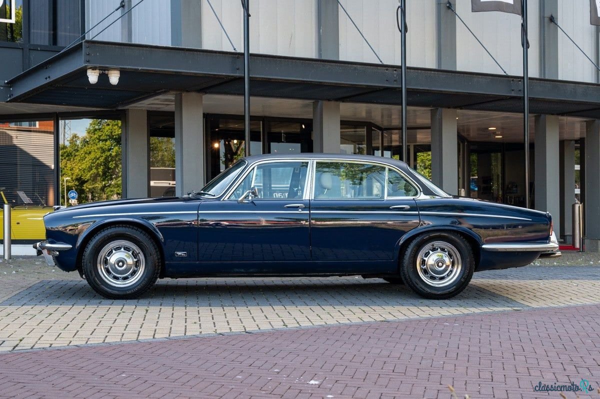 1976' Jaguar XJ photo #2