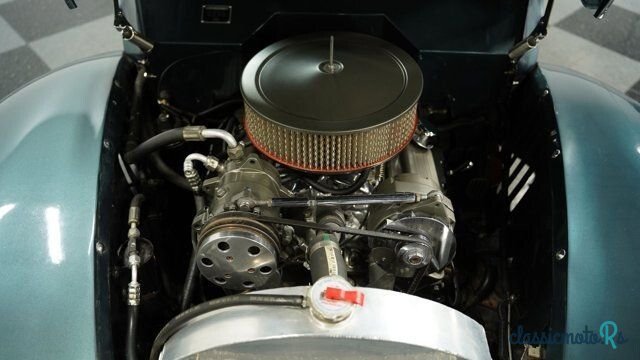1940' Ford Deluxe photo #3