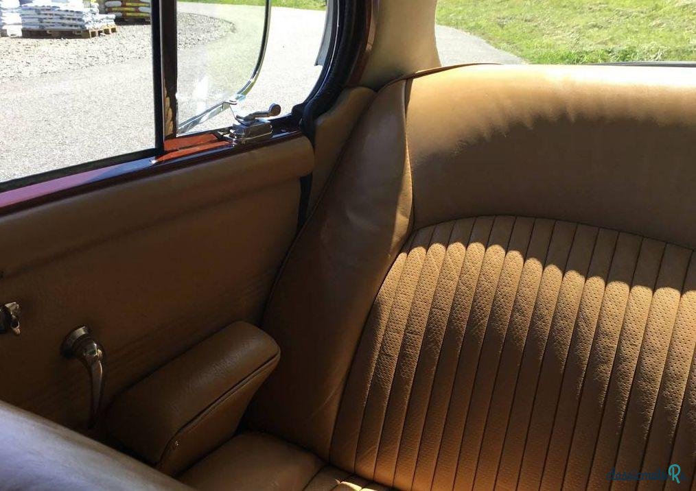 1969' Jaguar Daimler photo #3