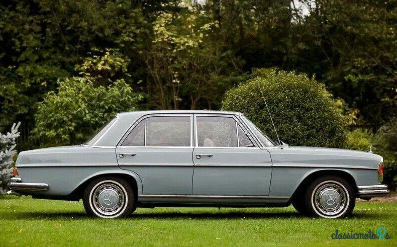 1969' Mercedes-Benz 280 photo #2