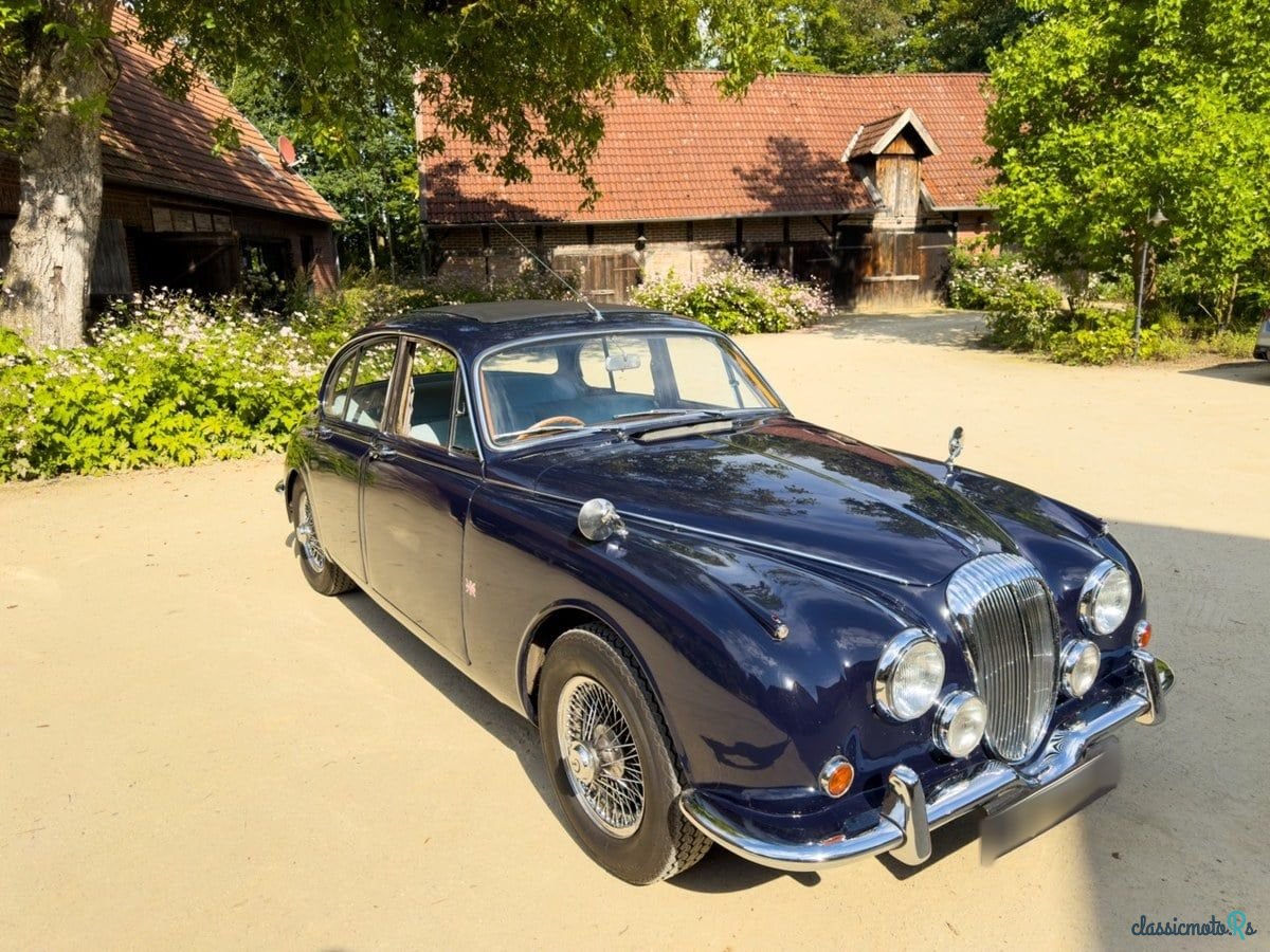 1968' Daimler 250 V8 photo #3