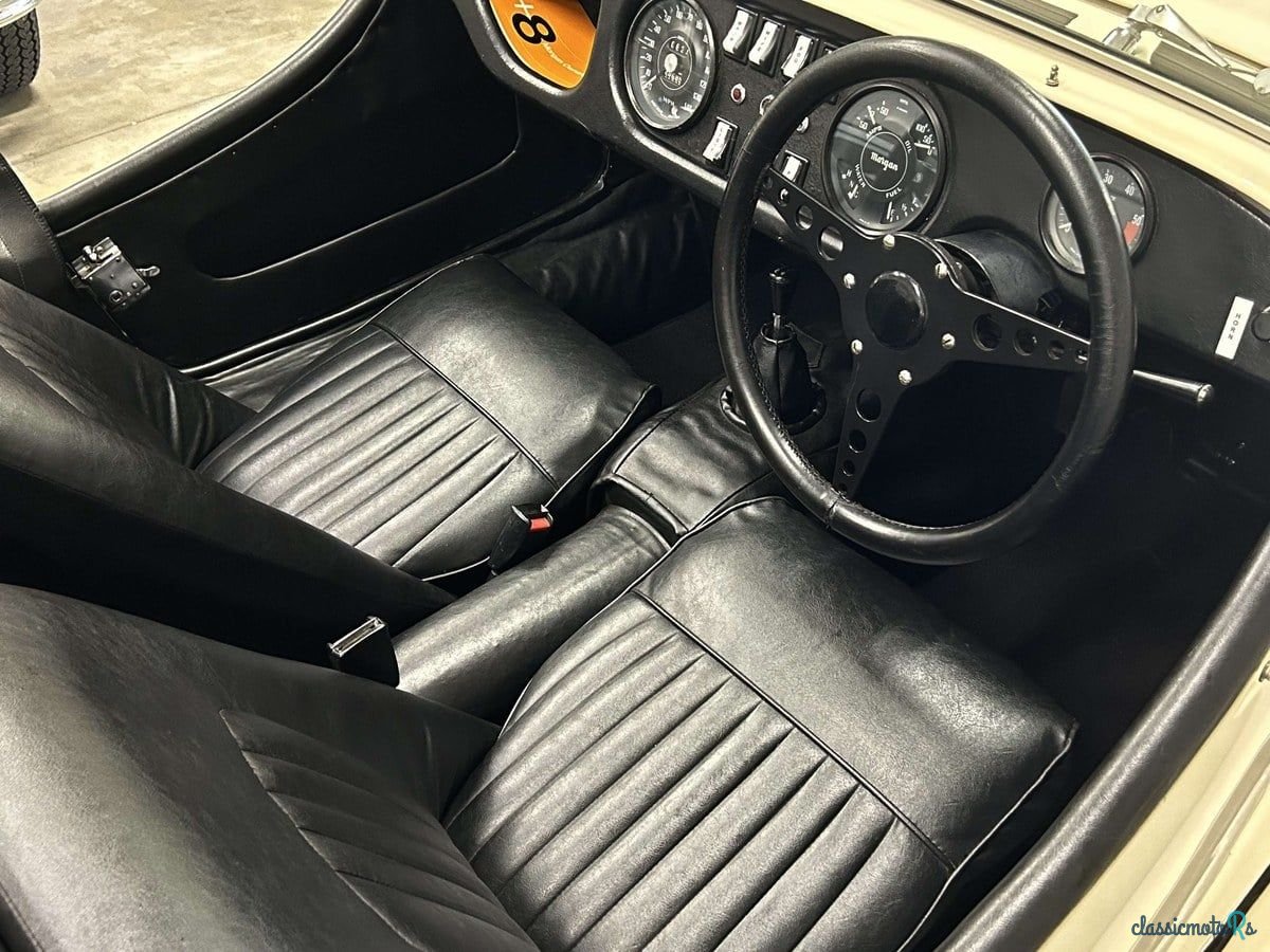 1983' Morgan Plus-8 photo #5