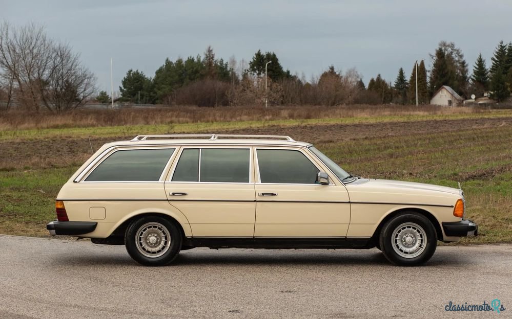1979' Mercedes-Benz W123 photo #5