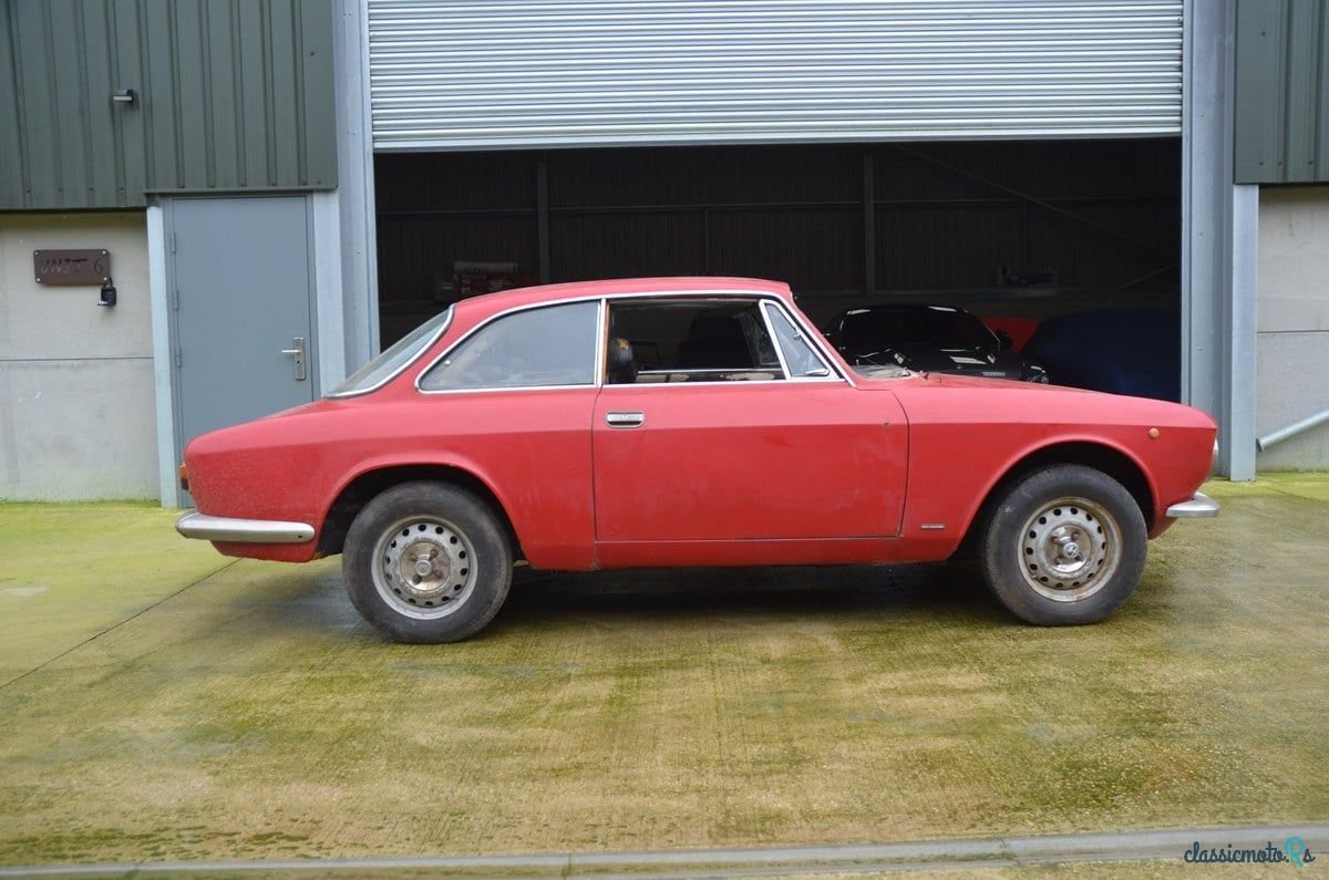 1975' Alfa Romeo Giulia photo #3