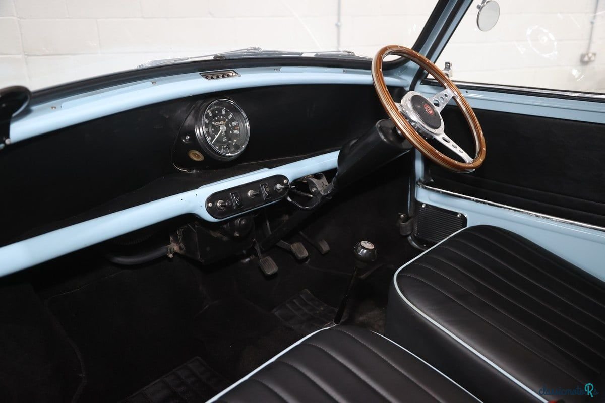 1975' Morris Minor Van photo #4