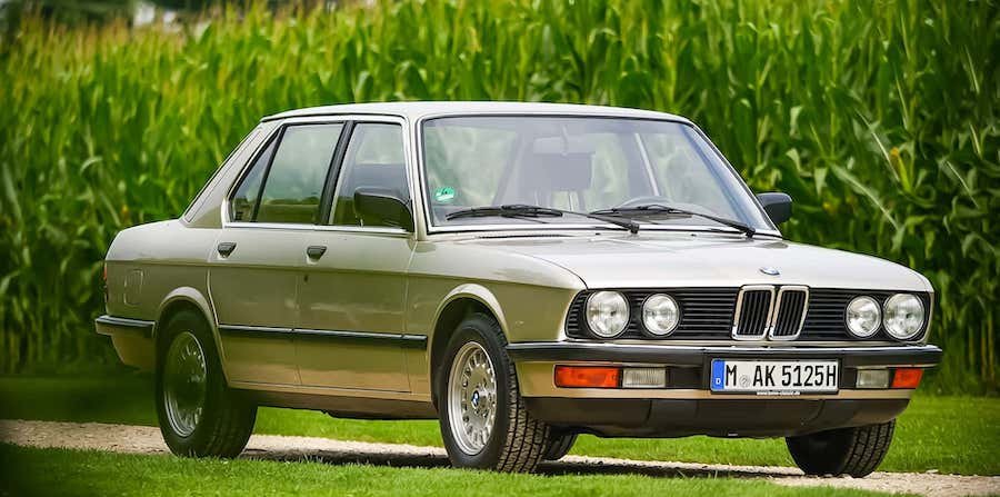 BMW 525e (E28): ¿cómo va esta berlina ahorradora de los años 80?