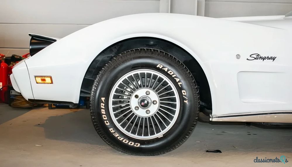 1975' Chevrolet Corvette photo #2
