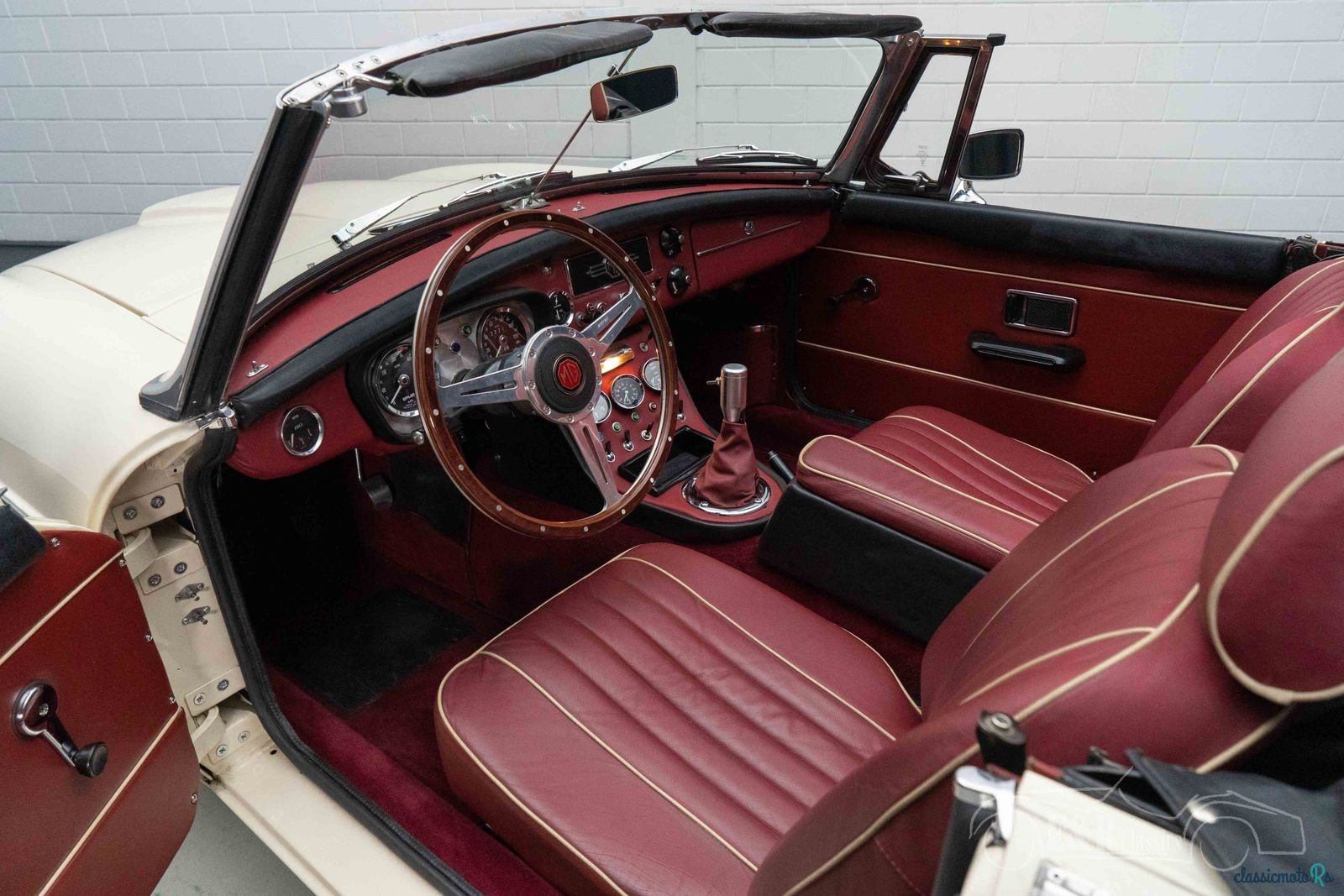 1973' MG MGB photo #2