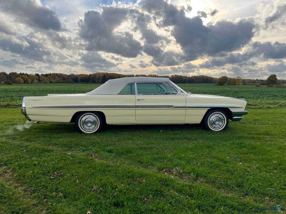 1961' Pontiac Bonneville photo #2