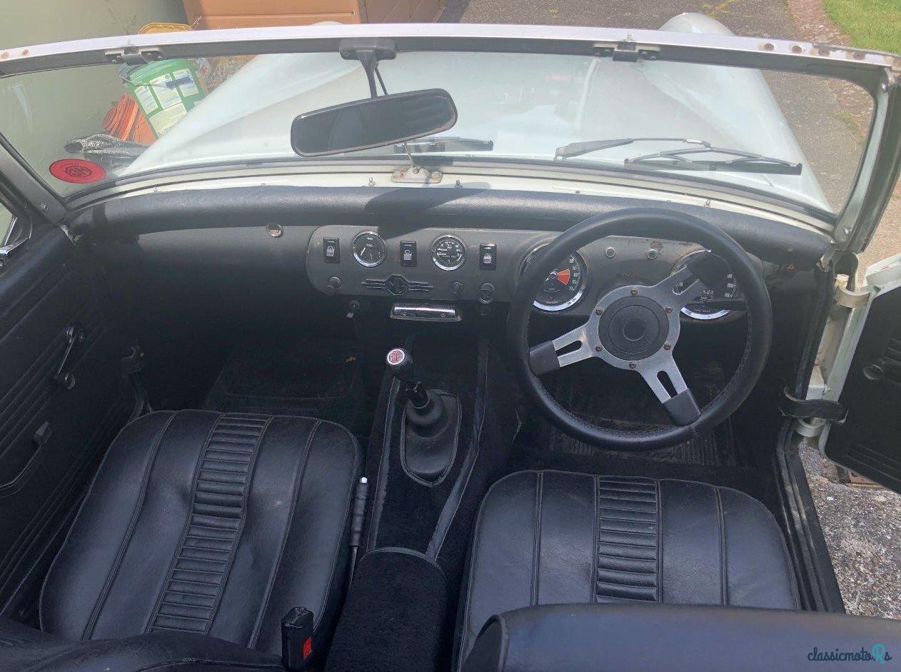 1977' MG Midget photo #5