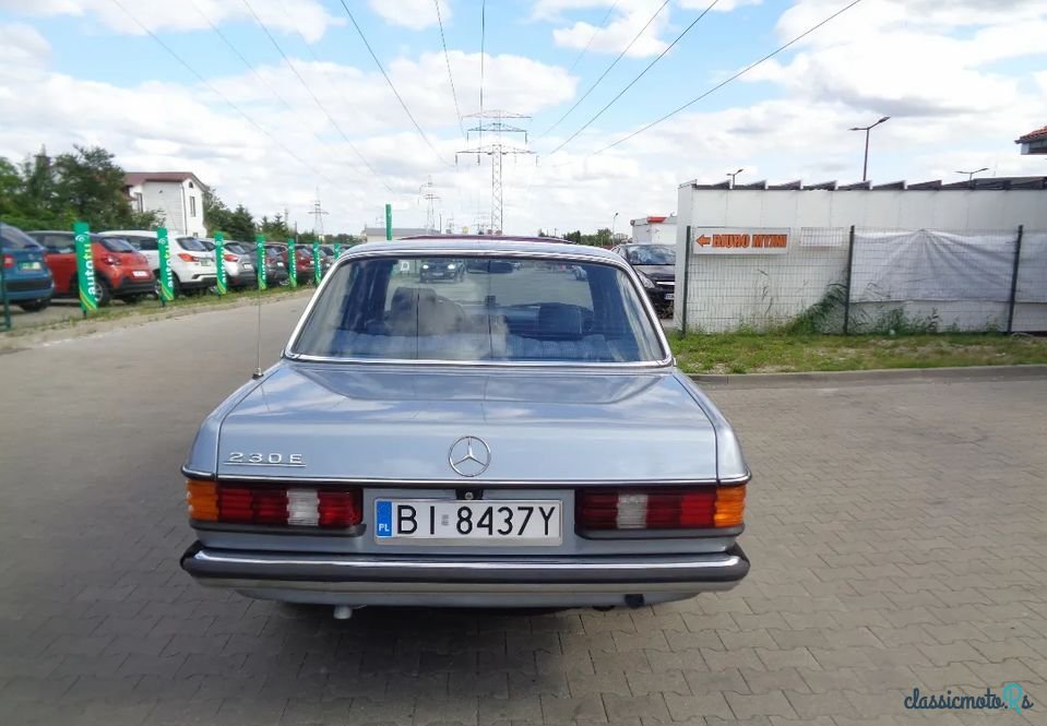 1977' Mercedes-Benz W123 photo #3