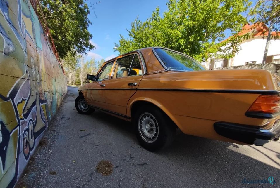 1980' Mercedes-Benz 240 photo #5