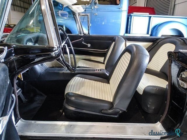 1958' Ford Thunderbird photo #2