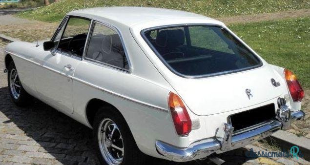 1975' MG MGB Gt photo #1