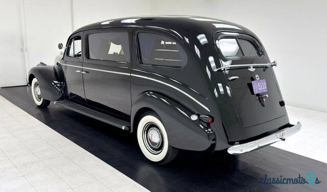 1940' Pontiac Deluxe photo #3
