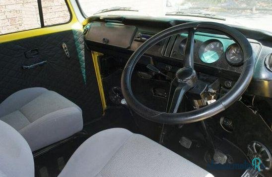 1974' Volkswagen Kombi photo #4