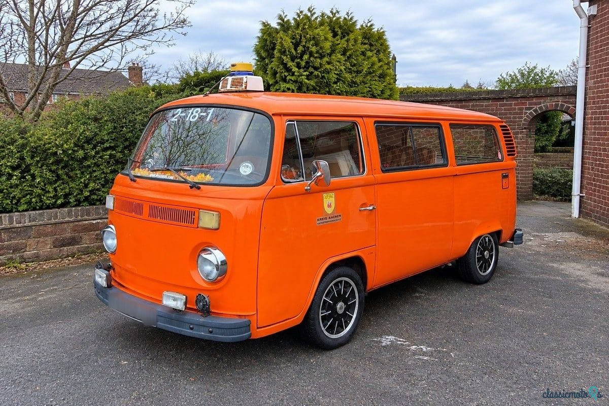 1977' Volkswagen Type 2 photo #1