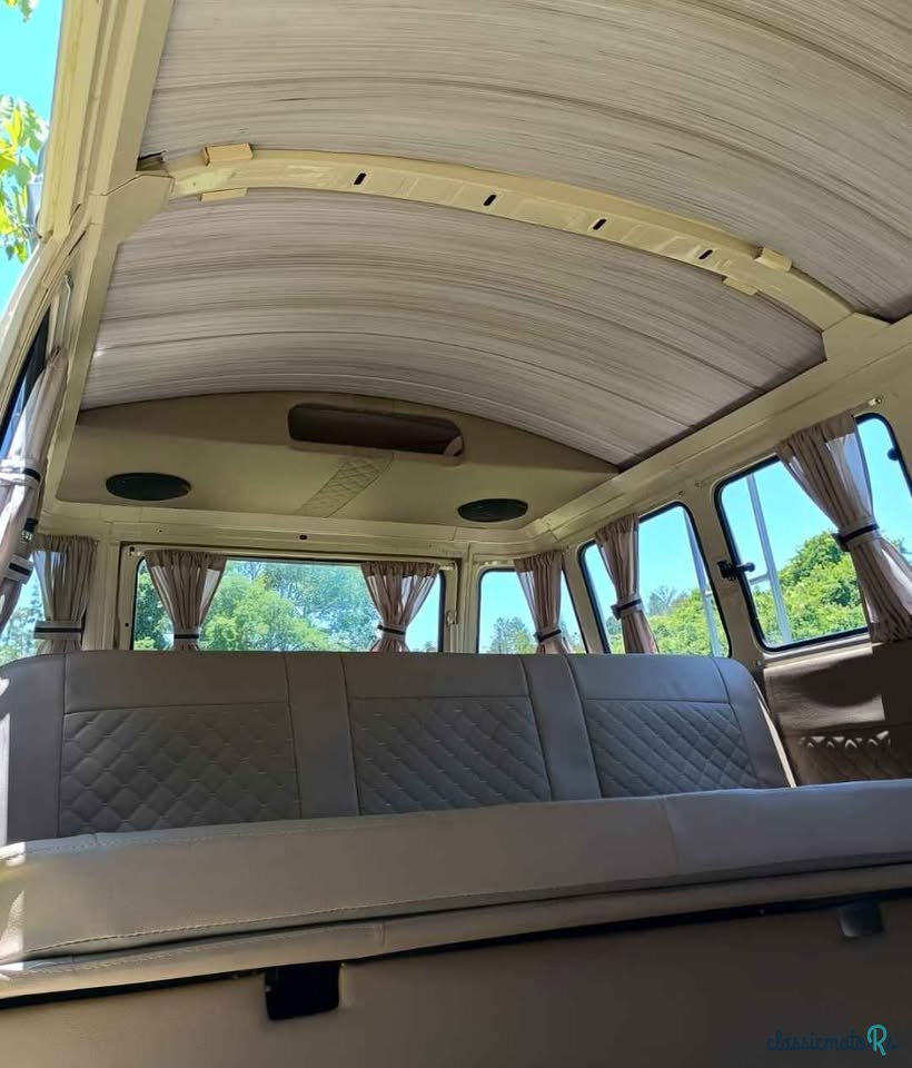 1994' Volkswagen Vans T2 Baywindow bus photo #5