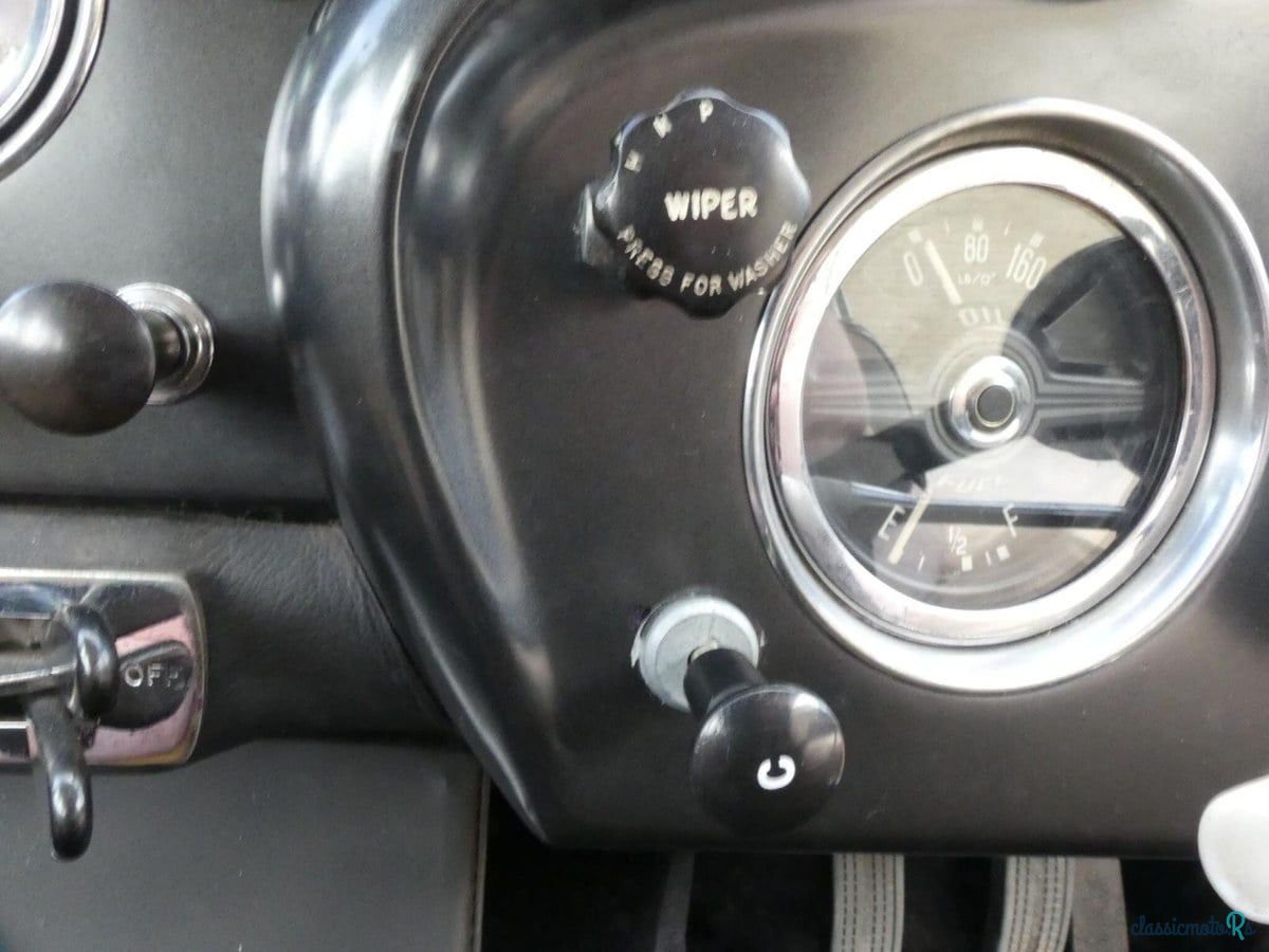 1960' Aston Martin DB4 photo #1