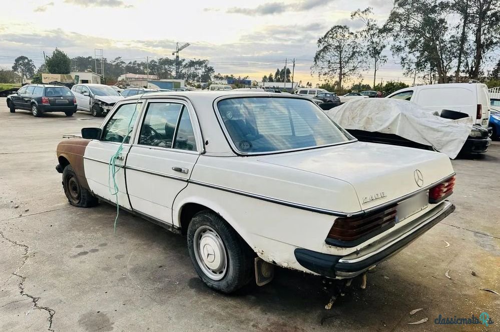 1981' Mercedes-Benz 240 photo #4