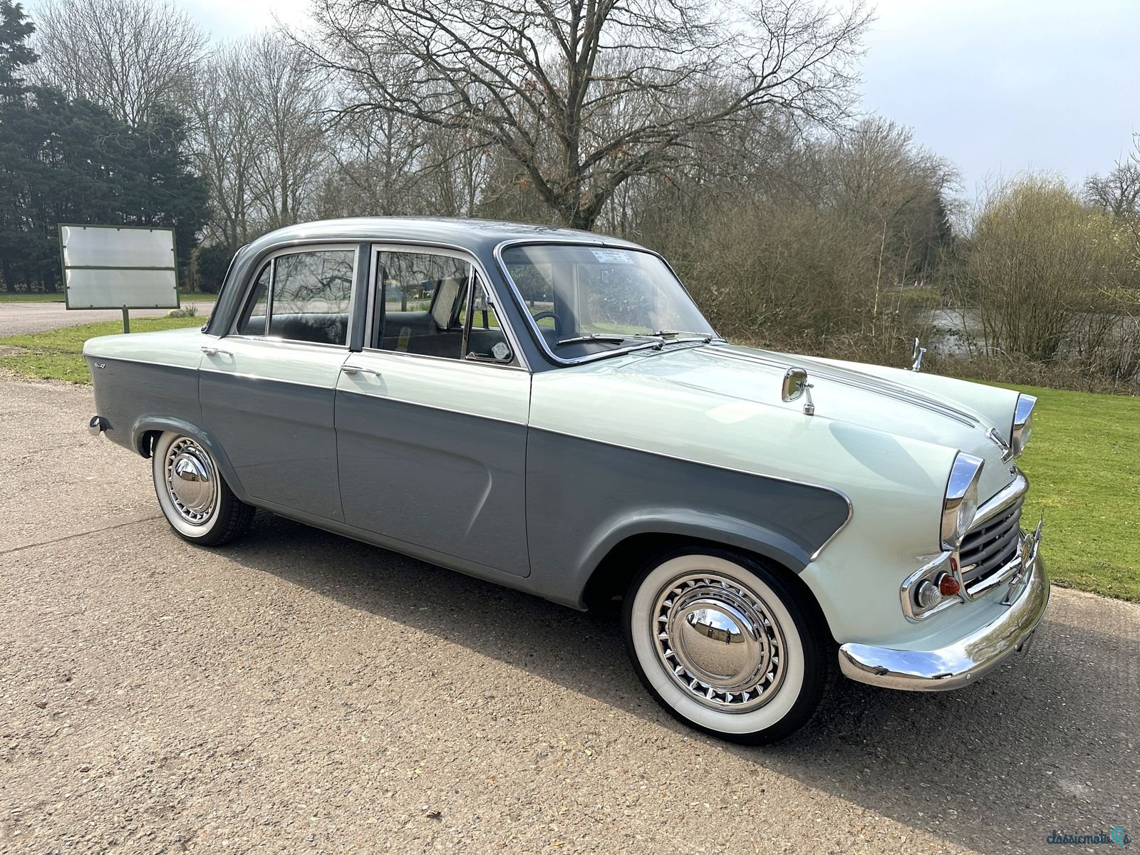 1963' Standard Vanguard photo #6