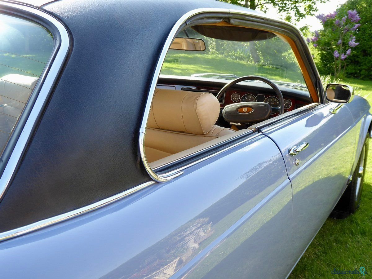 1975' Jaguar XJ photo #3