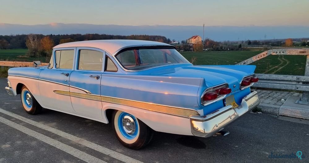 1958' Ford Fairlane photo #2