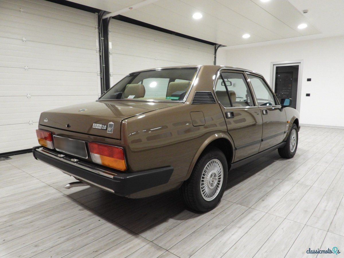 1982' Alfa Romeo Alfetta photo #6