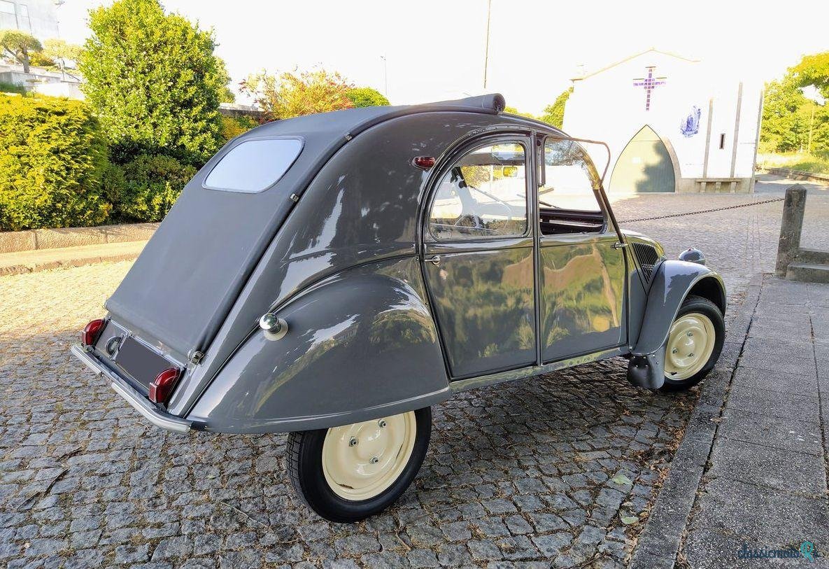 1955' Citroen 2CV photo #2