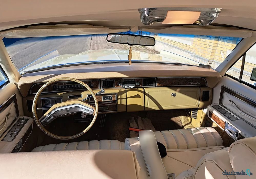 1975' Lincoln Town Car photo #5
