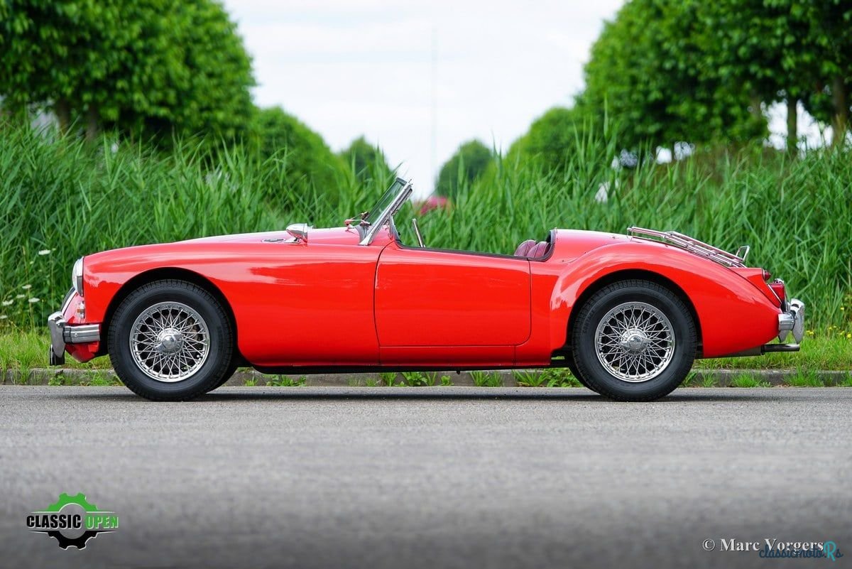 1960' MG MGA photo #3