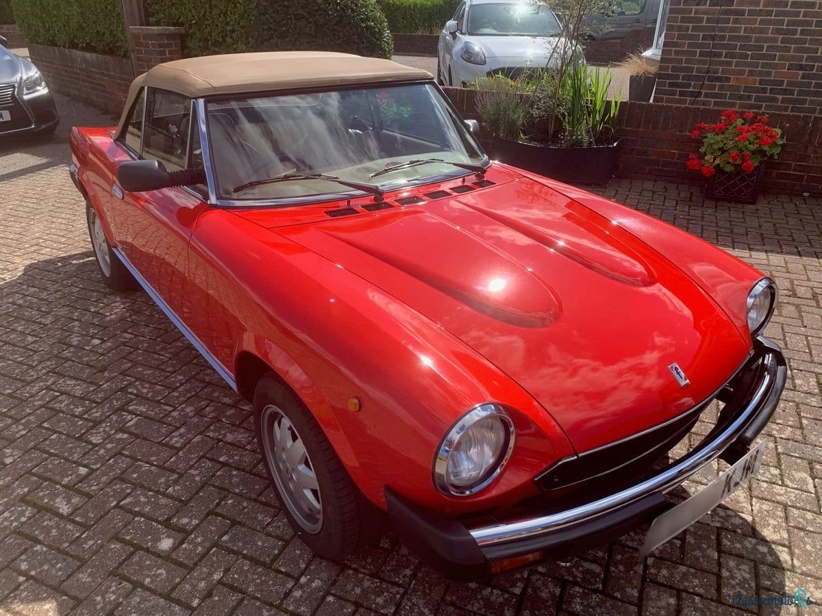 1985' Fiat 124 Spider photo #1