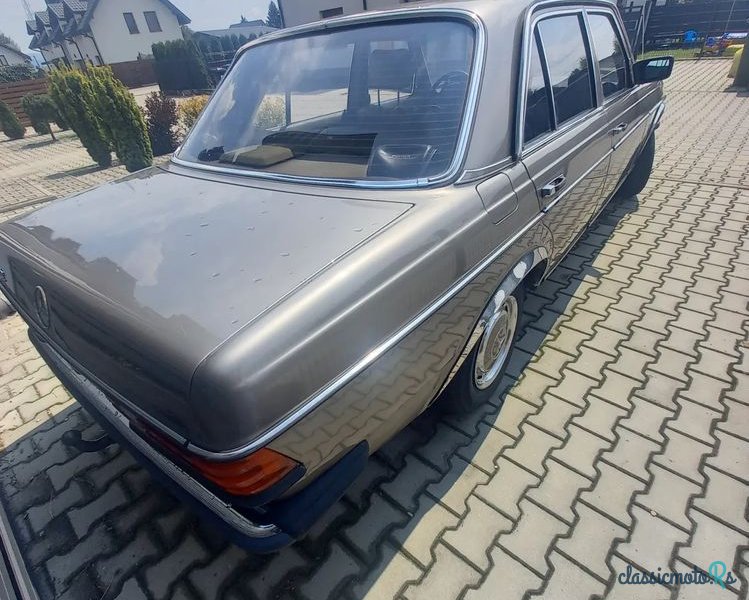 1979' Mercedes-Benz W123 photo #2