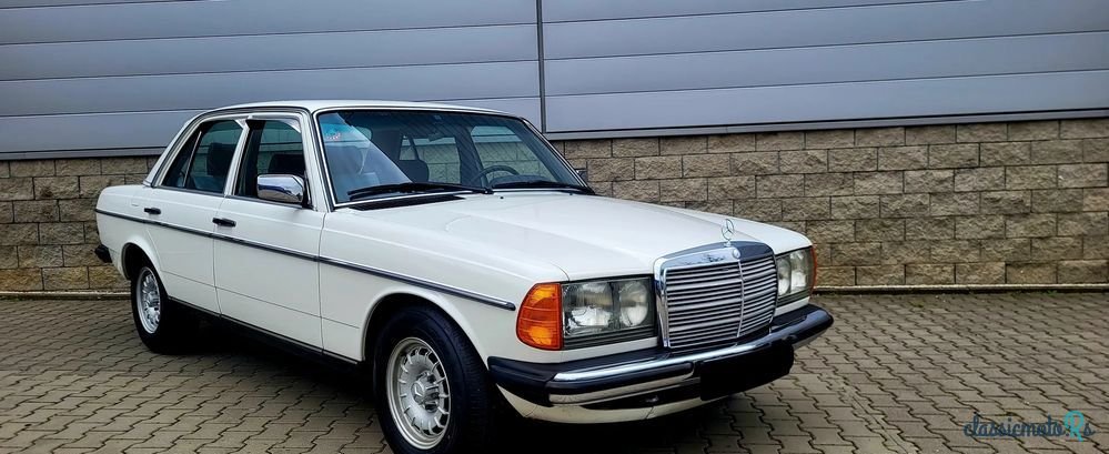 1979' Mercedes-Benz W123 photo #5