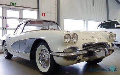 1961' Chevrolet Corvette C1 4.6 L photo #5