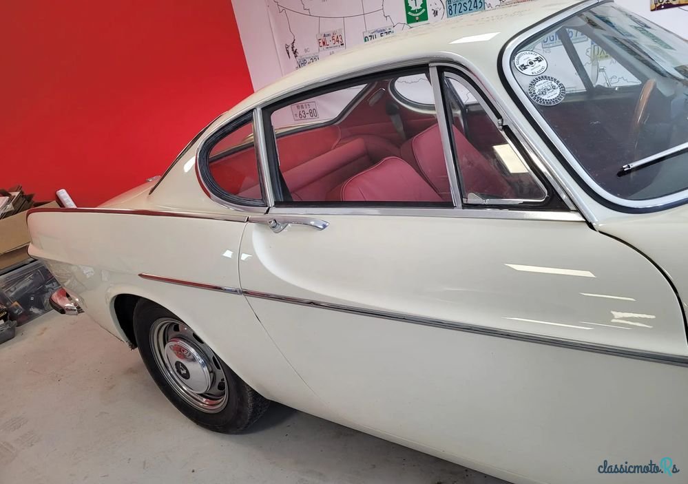 1968' Volvo P1800 photo #2
