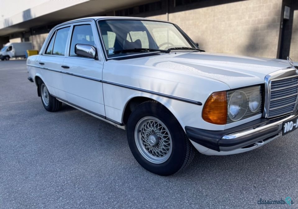 1979' Mercedes-Benz 240 photo #2