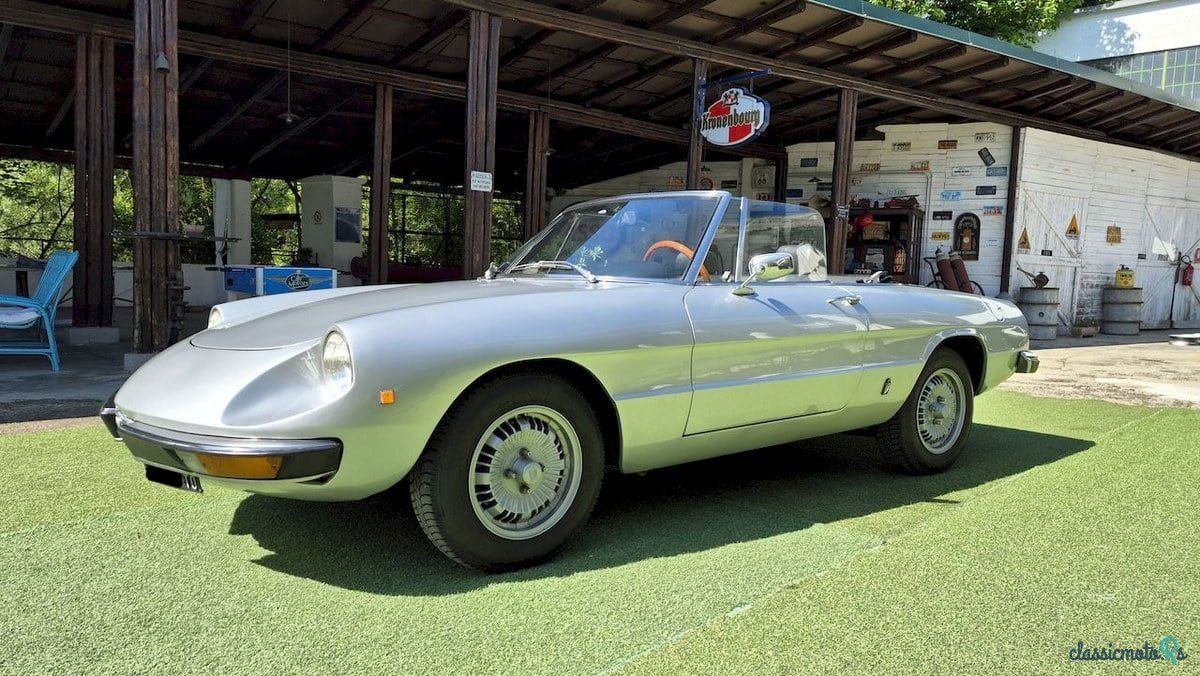 1976' Alfa Romeo Spider (Duetto) photo #1