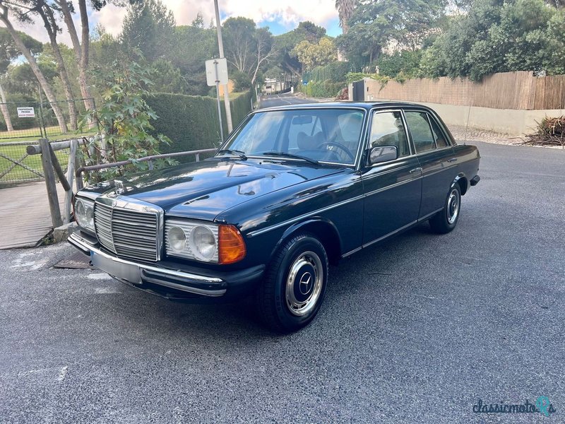 1979' Mercedes-Benz 240 photo #1