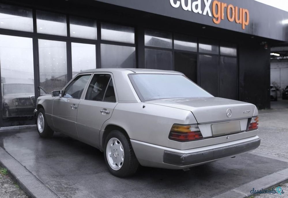 1986' Mercedes-Benz 250 photo #3