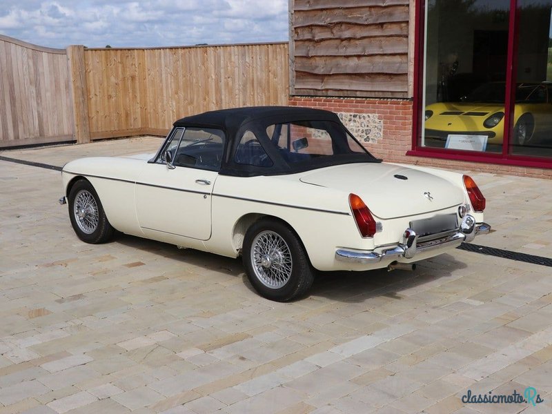1970' MG MGB photo #5